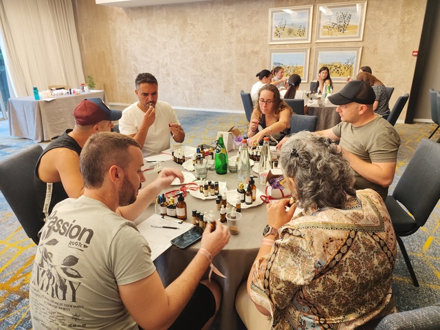 טיוטה ישראל רוקחת בשמים יוקרתיים